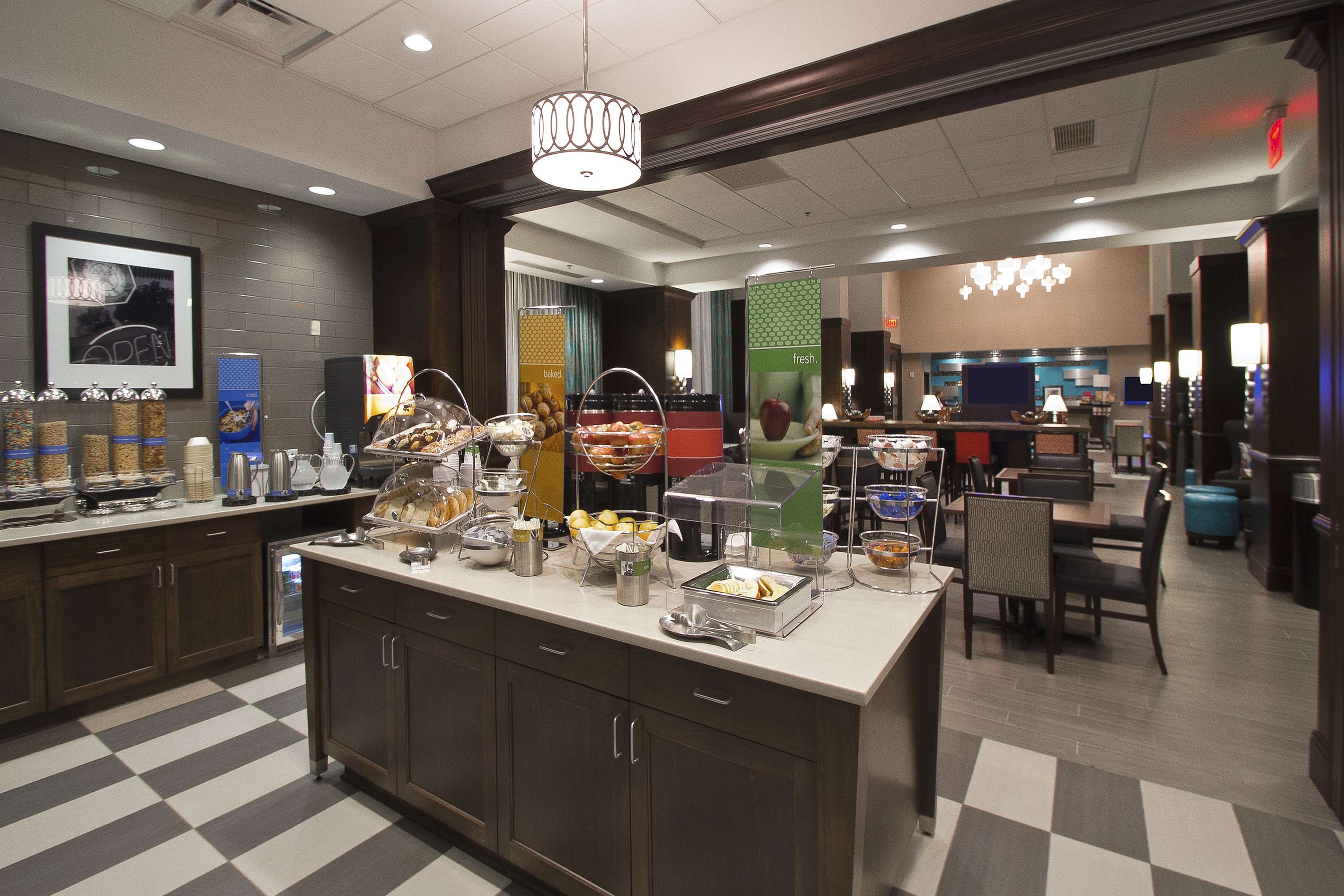 Hampton Inn & Suites Columbus University Area - photo 22