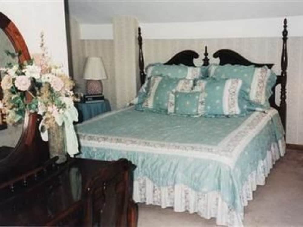 Sturbridge Country Inn - photo 25