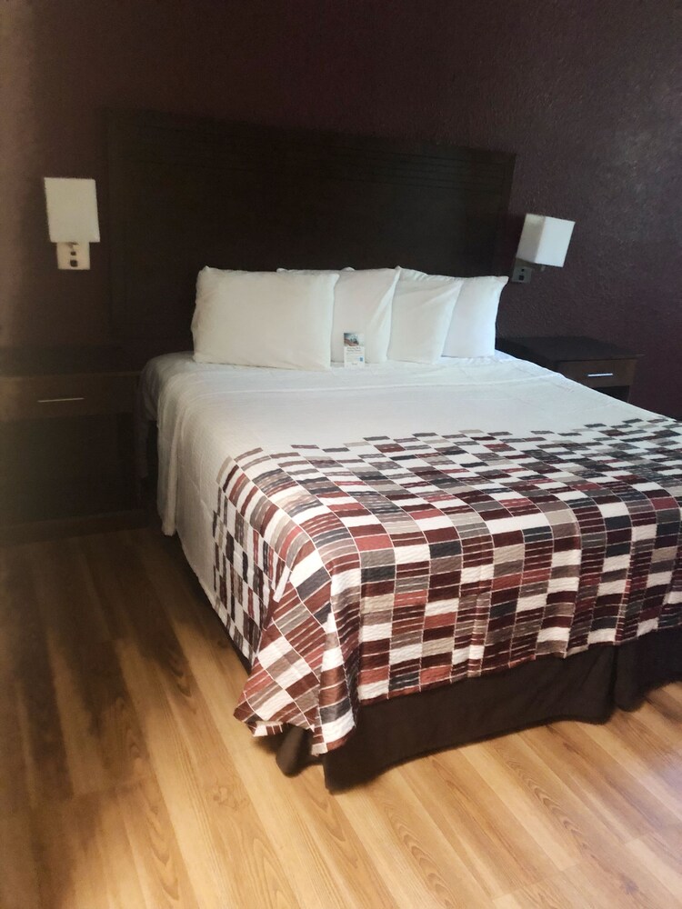 Evergreen Inn & Suites Portland - photo 9