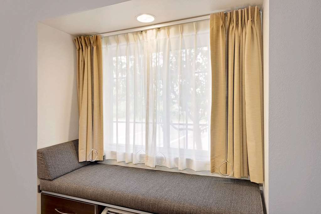 Microtel Inn & Suites by Wyndham Geneva - photo 16