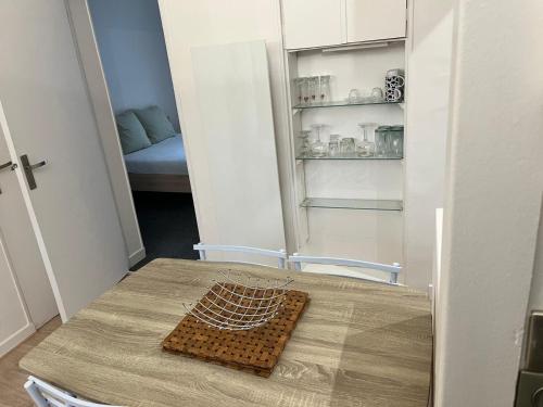 Charmant F2 de 35 M2 Idealement Situe a Epinay Sur Seine — hotel in Epinay-Sur-Seine