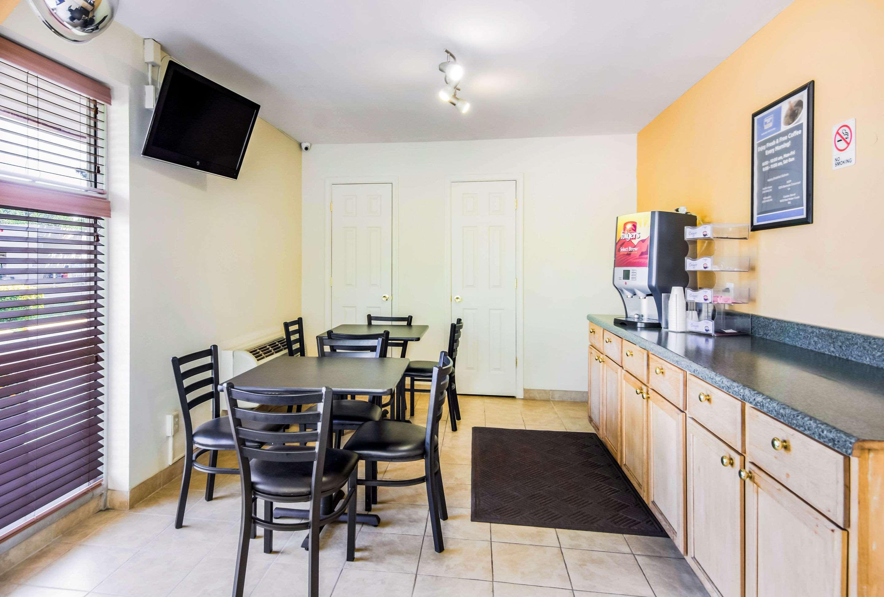 Rodeway Inn Richmond South - photo 7