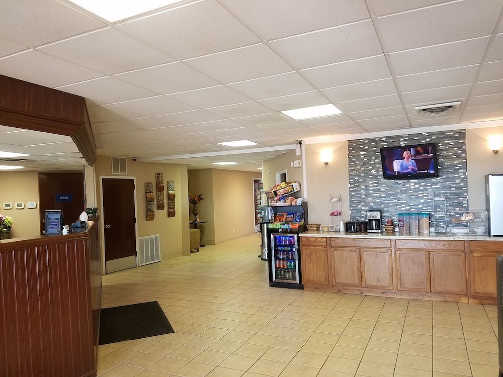 American Best Inn Perry - photo 18