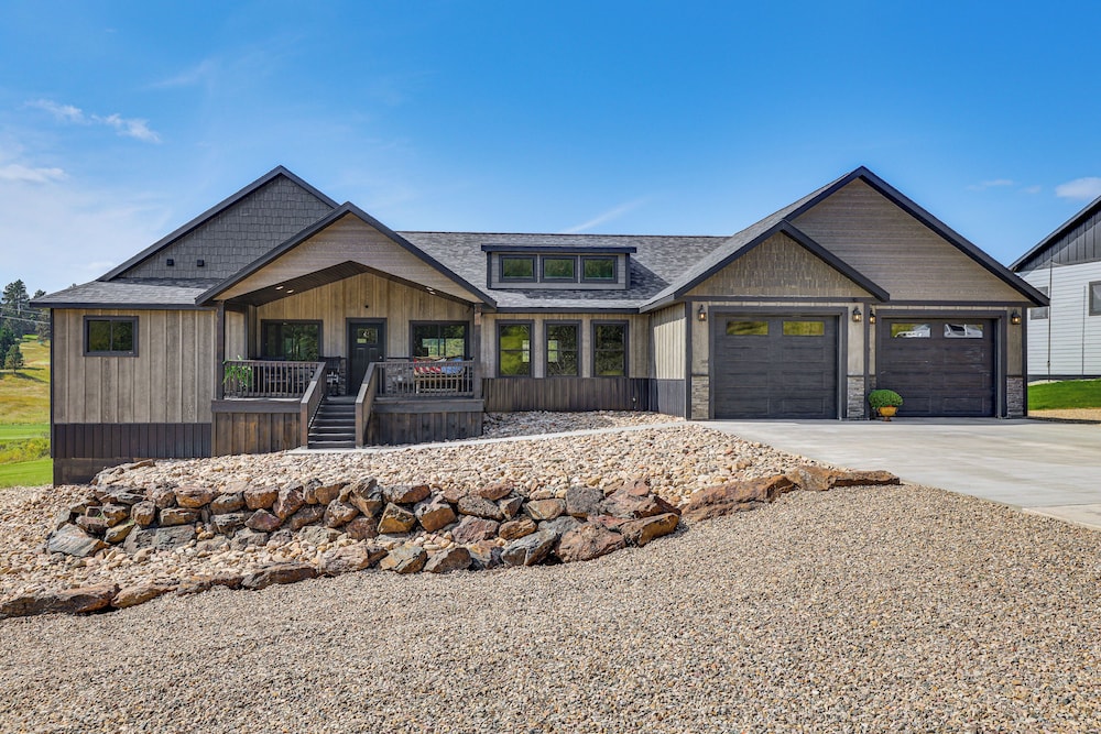 Deck & Game Room: Group Golf Retreat in Sturgis in Sturgis, United States