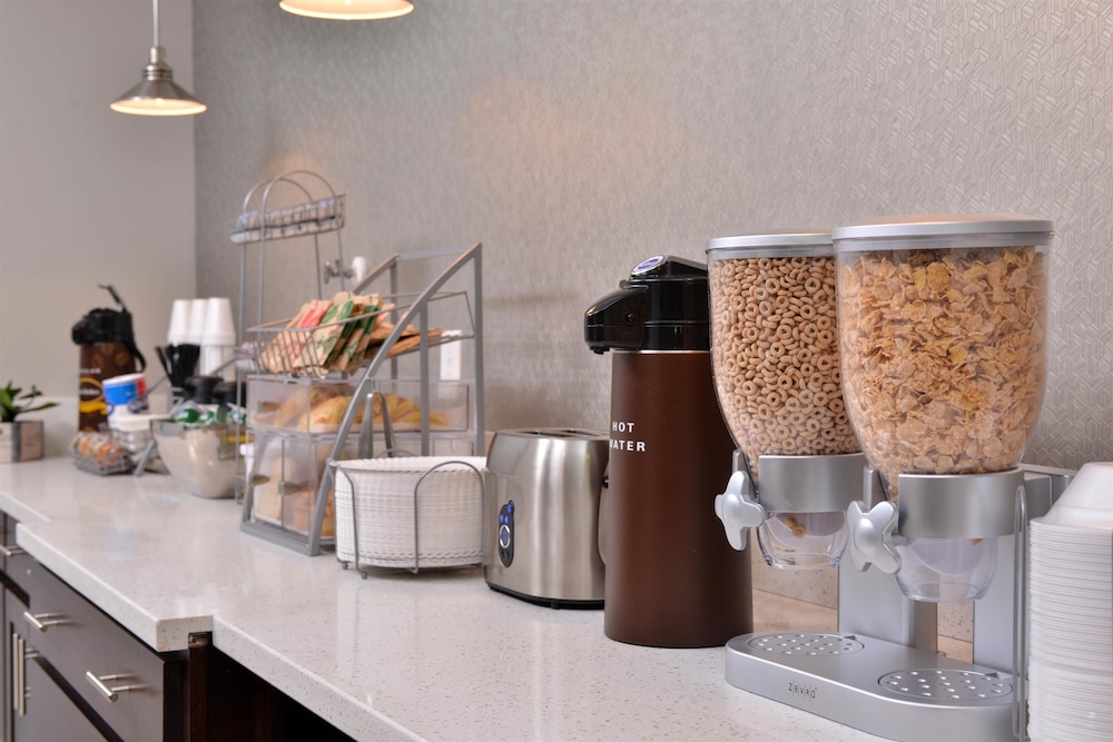 Americas Best Value Inn Memphis Airport - photo 24