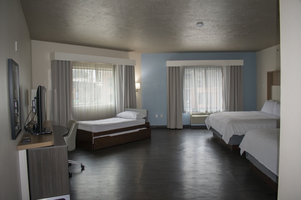 Holiday Inn Omaha Downtown Waterpark by IHG - photo 17