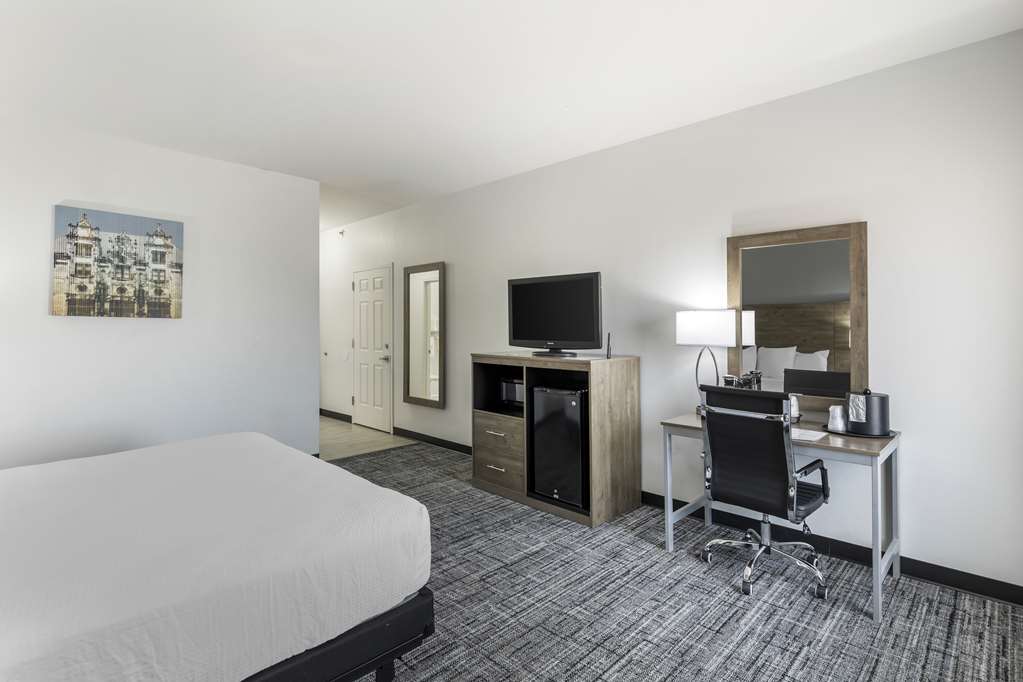 Best Western Plus MidAmerica Hotel - photo 24