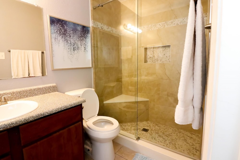 No Worries Beautiful 2 bed 2 bath at The Palms Great Location and Amenities Galore - photo 17