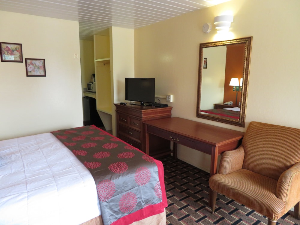 Royal Crest Motel - photo 11