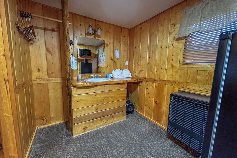 Chinook Winds Motel - photo 126