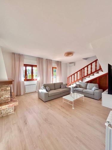 Villa Gargaf — 4-Star Luxury Hotel in Altavilla Milicia, Italy
