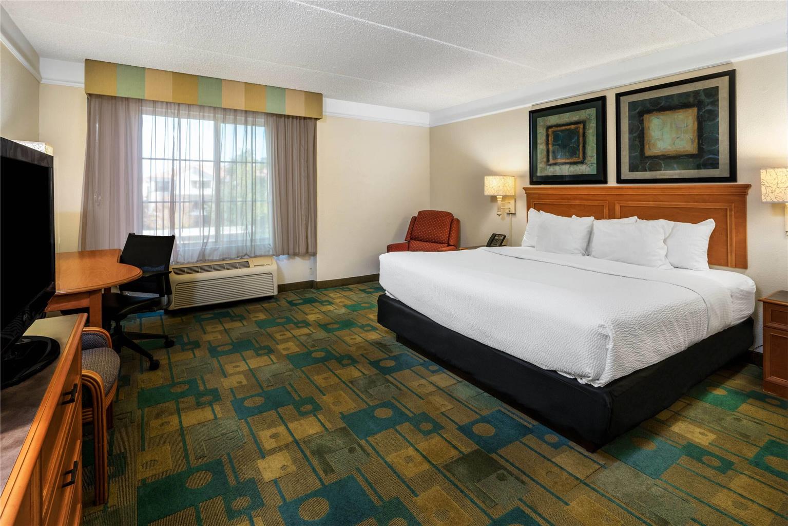 La Quinta Inn & Suites by Wyndham Phoenix West Peoria - photo 17
