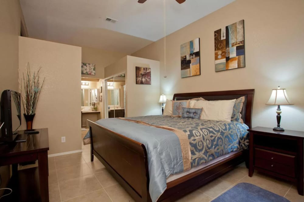 Charming 2BR 2BA by BlueBarrelHomes - photo 6