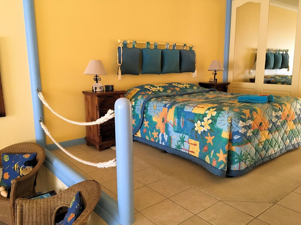 Absolute Beachfront l Couples Getaway — Blue Bay — photo 5