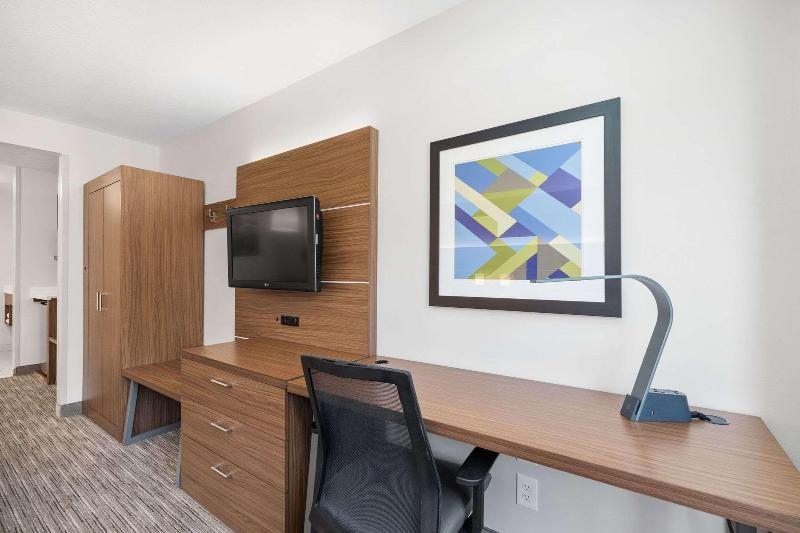 Sleep Inn & Suites Tempe ASU Campus - photo 43