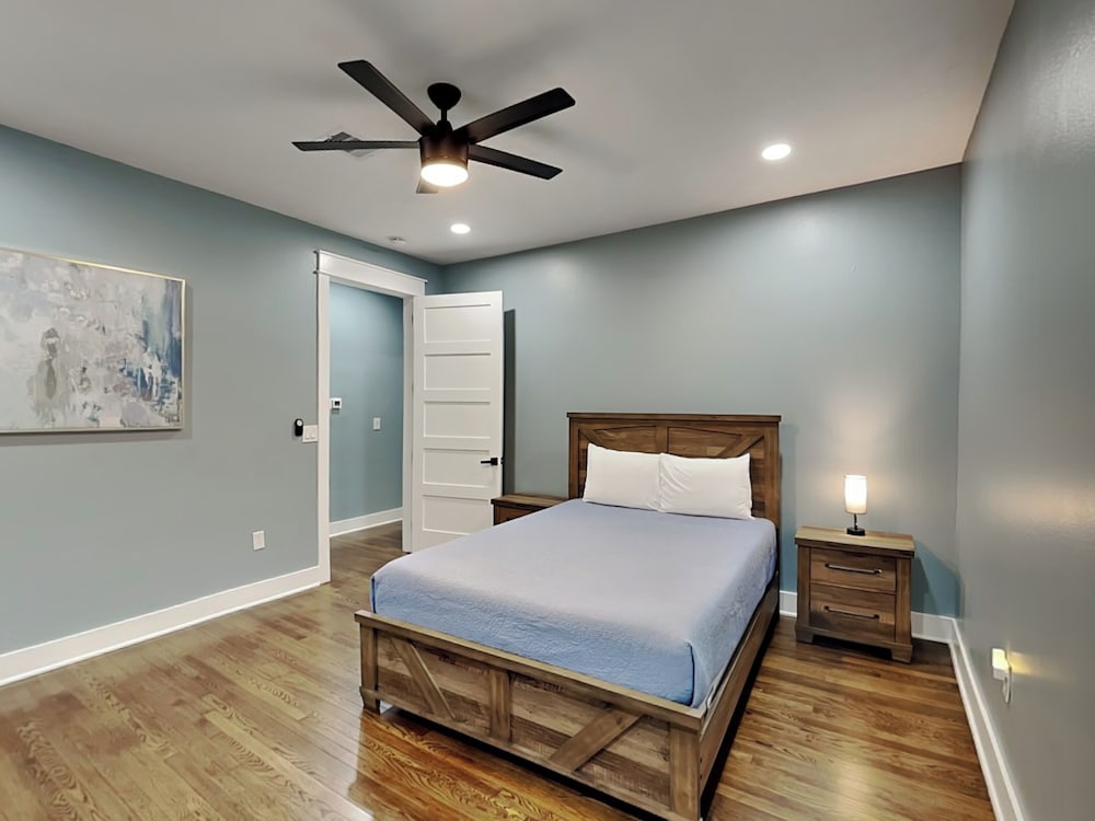 Blue Lagoon by Ryson Vacation Rentals — 4-Star Luxury Hotel in Galveston, United States