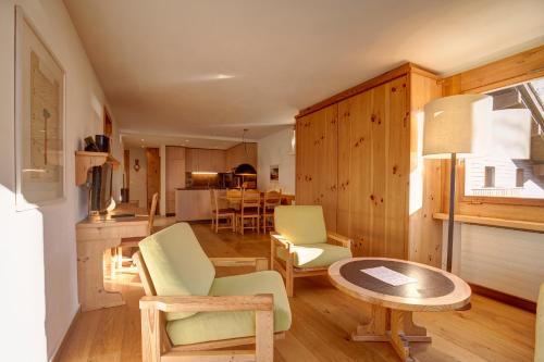 Chesa Munteratsch 2 Zimmerwohnung 408 Typ F — 4-Star Luxury Hotel in Silvaplana, Switzerland