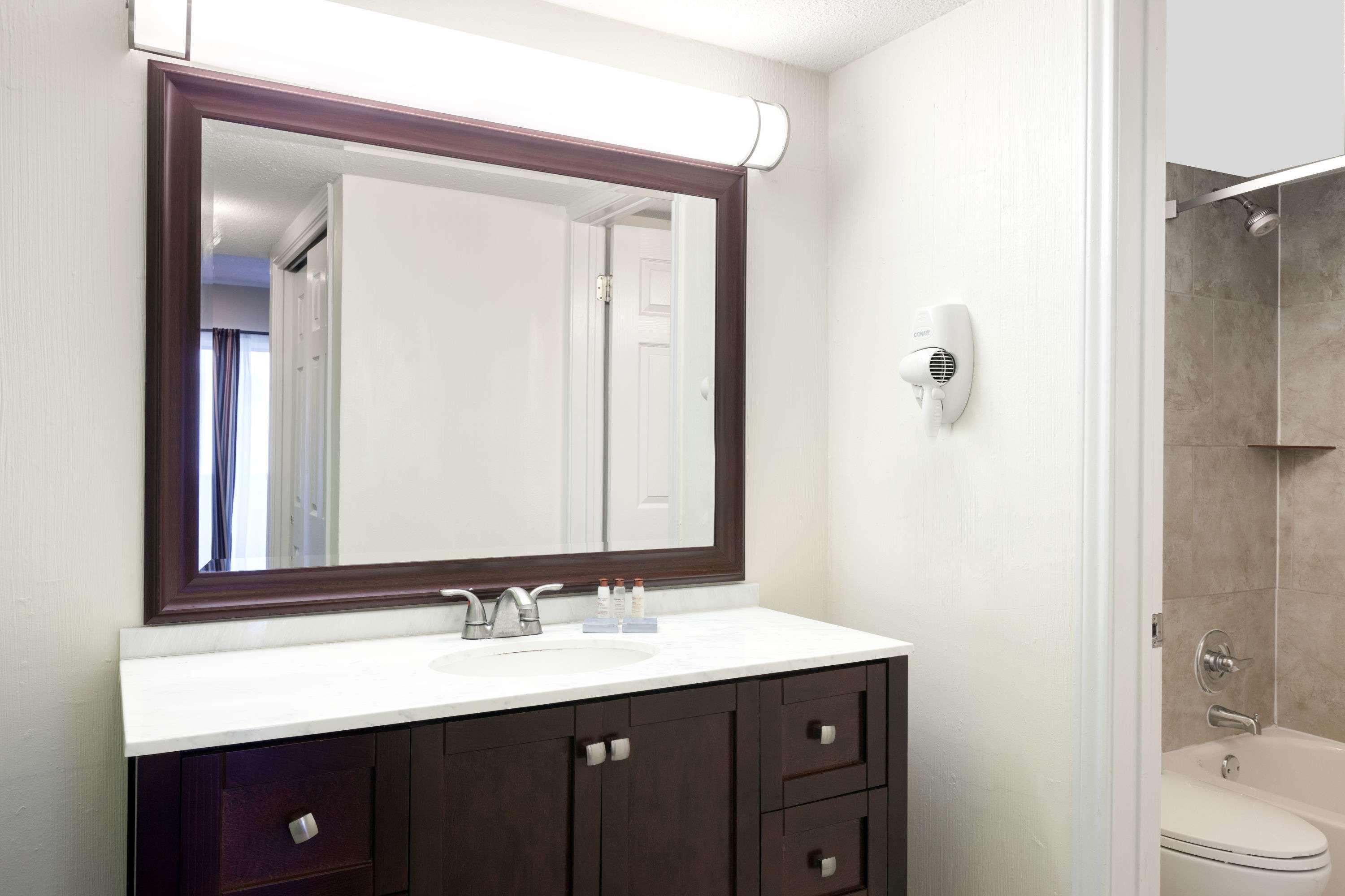 Hawthorn Extended Stay by Wyndham Dallas - photo 18