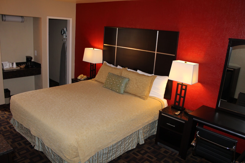 Harbor Inn & Suites - photo 46