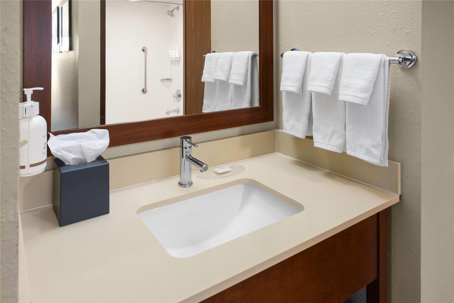 Wingate by Wyndham Pittsburgh New Stanton - photo 8