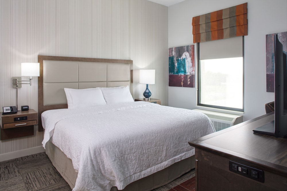 Hampton Inn & Suites Pittsburg Kansas Crossing - photo 11