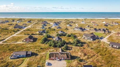 Cozy thatched cottage with pool by the sea SJ450 — 4-Star Luxury Hotel in Harboore, Denmark