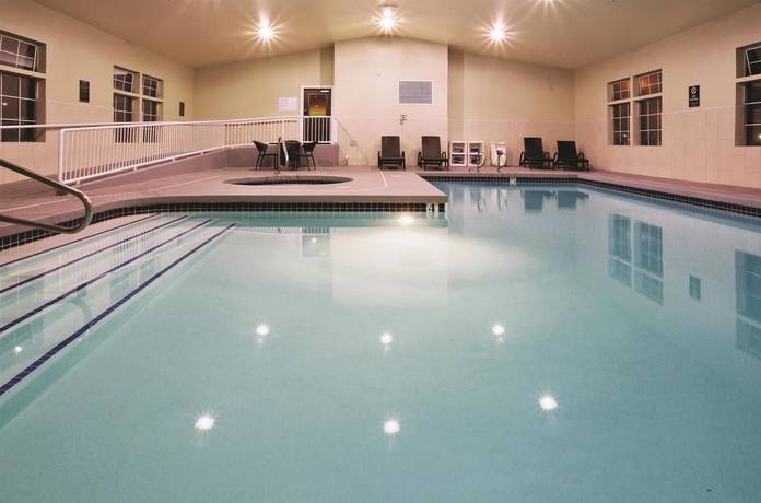 La Quinta Inn & Suites by Wyndham Las Vegas Tropicana - photo 14