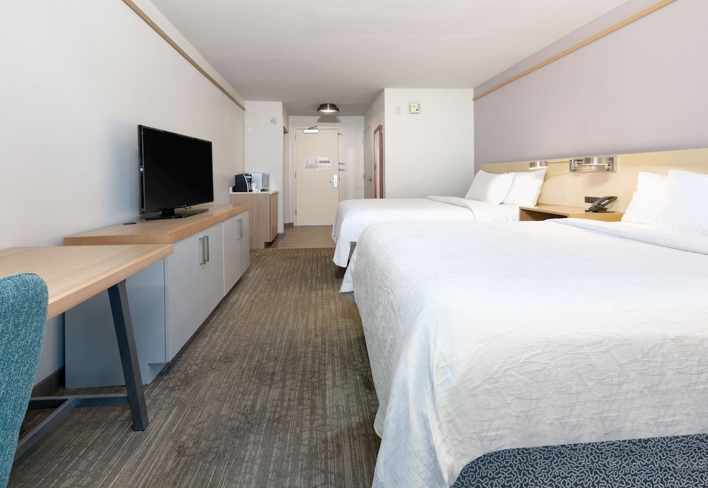 Hilton Garden Inn Irvine East Lake Forest - photo 7