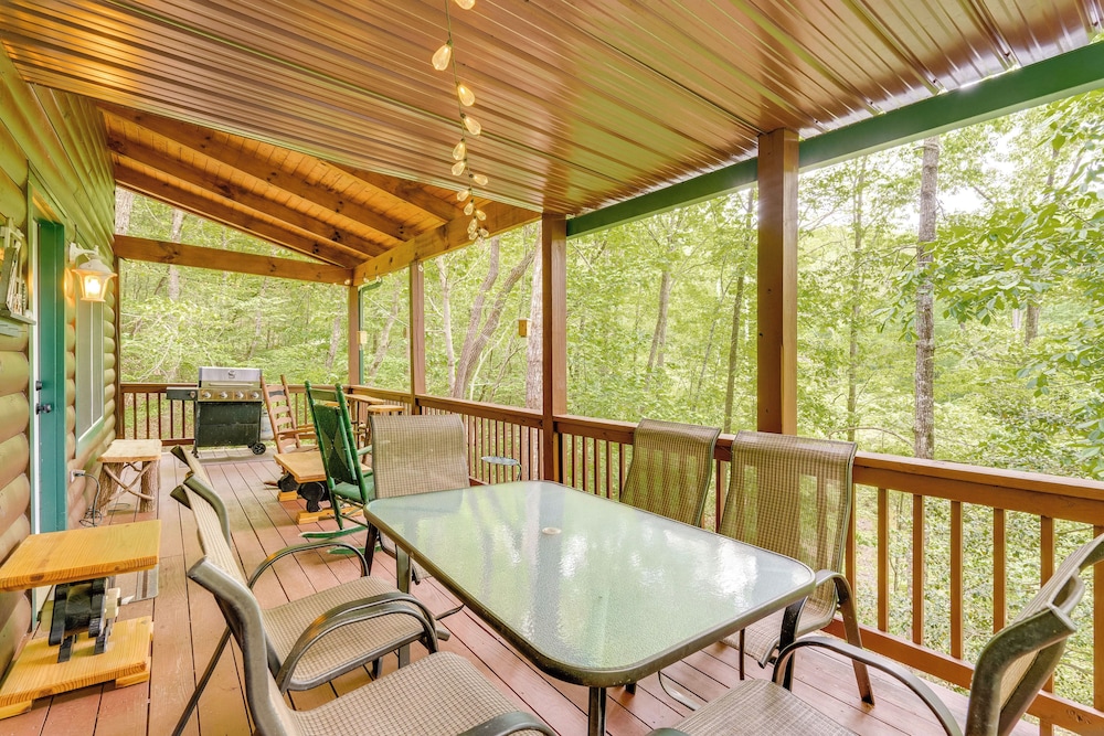 Game Room 3 Story Deck At Lake Hiwassee Hideaway — Murphy