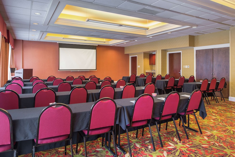 Hampton Inn & Suites Charlotte Arrowood Rd. - photo 48