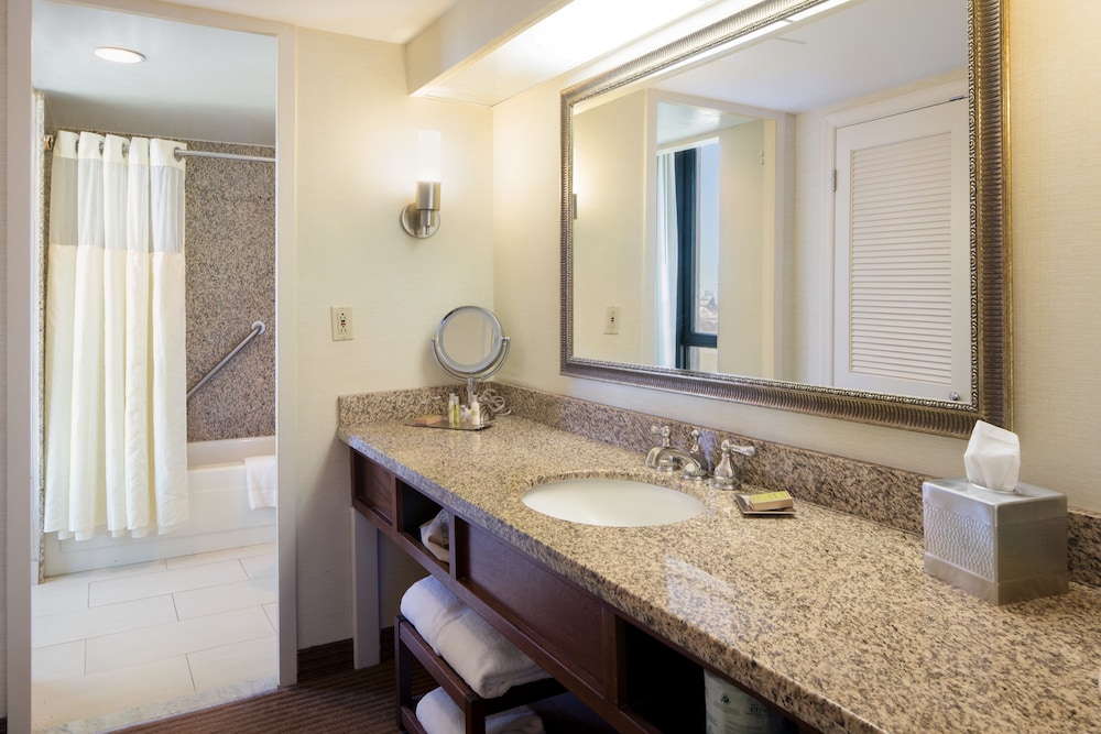 Doubletree by Hilton Philadelphia Airport - photo 26