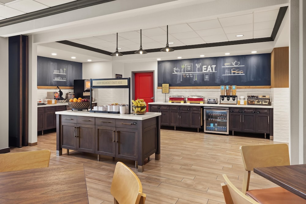 Hampton Inn Minneapolis Roseville - photo 32