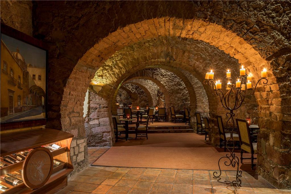 Botarel Bar