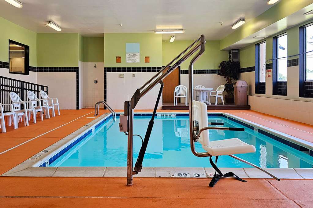 Quality Inn & Suites near St. Louis and I 255 - photo 18