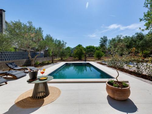 Holiday Home Stanca by Interhome — 4-Star Luxury Hotel in Zemunik Donji, Croatia