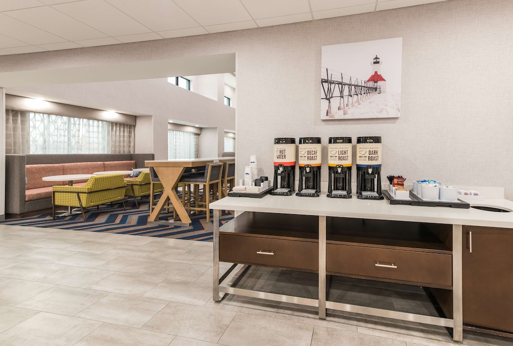 Hampton Inn & Suites Benton Harbor - photo 36