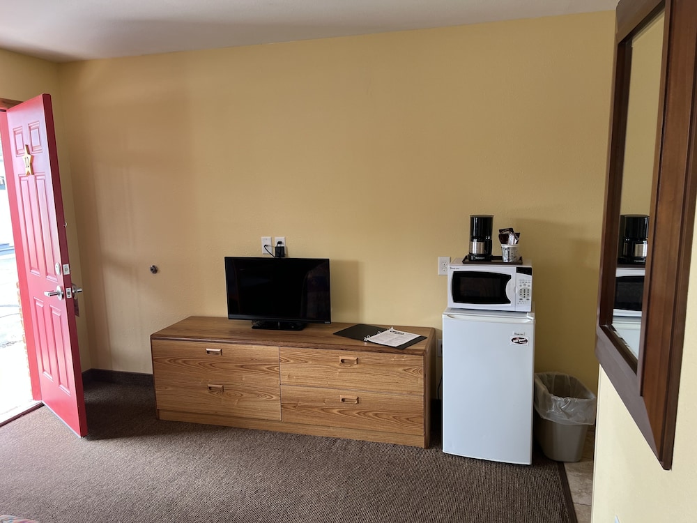 All Star Inn & Suites - photo 40