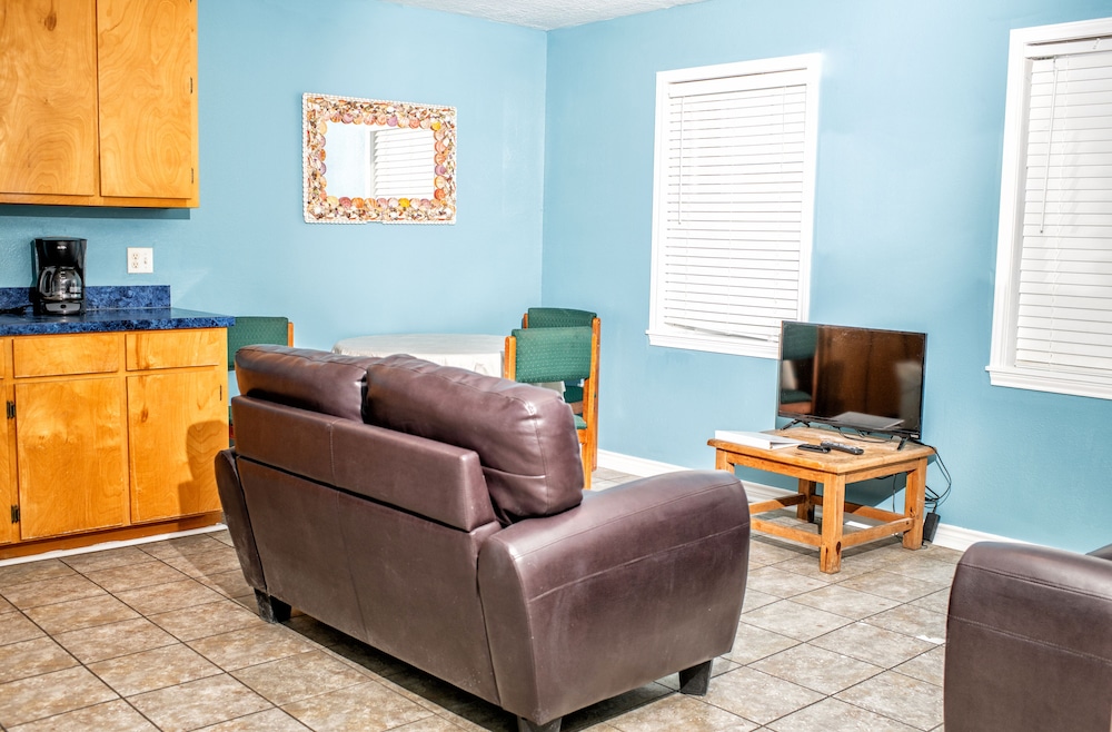Captain Quarters Motel - photo 13