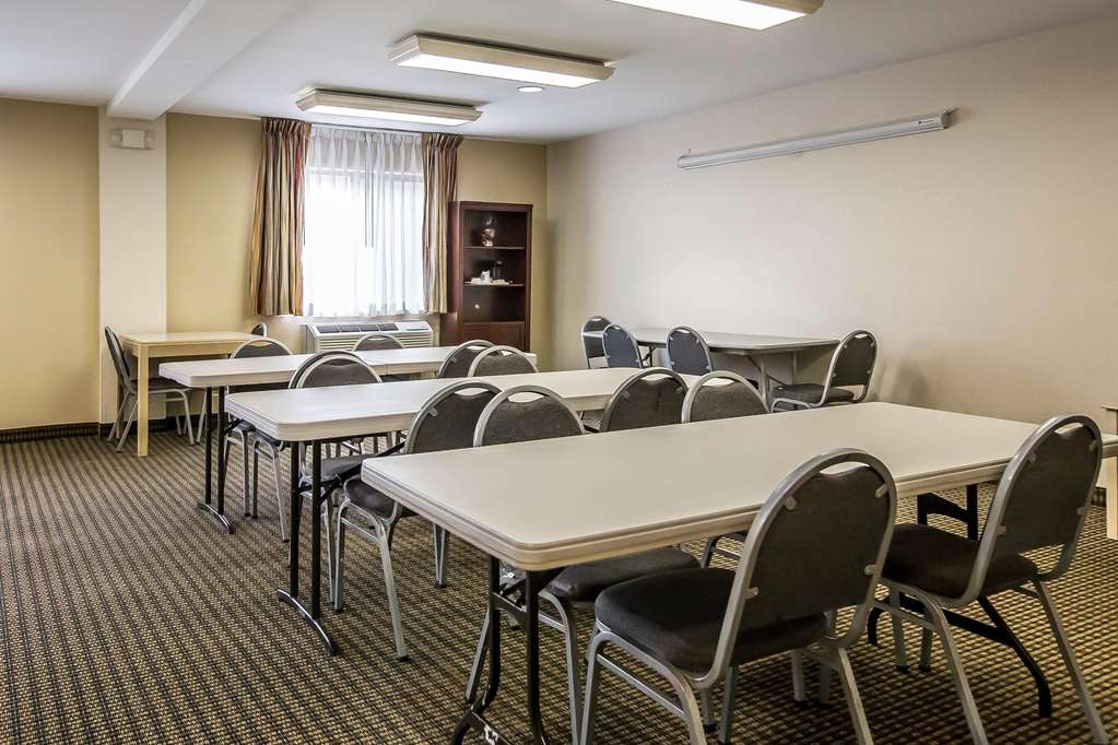 Econo Lodge Inn & Suites Monroe - photo 22