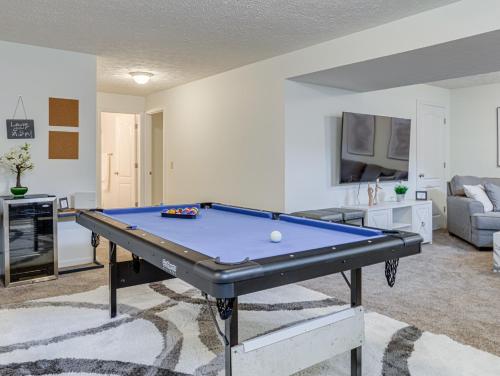 Upscale Home near Blossom CVNP Ski Resorts — 4-Star Luxury Hotel in Cuyahoga Falls, United States
