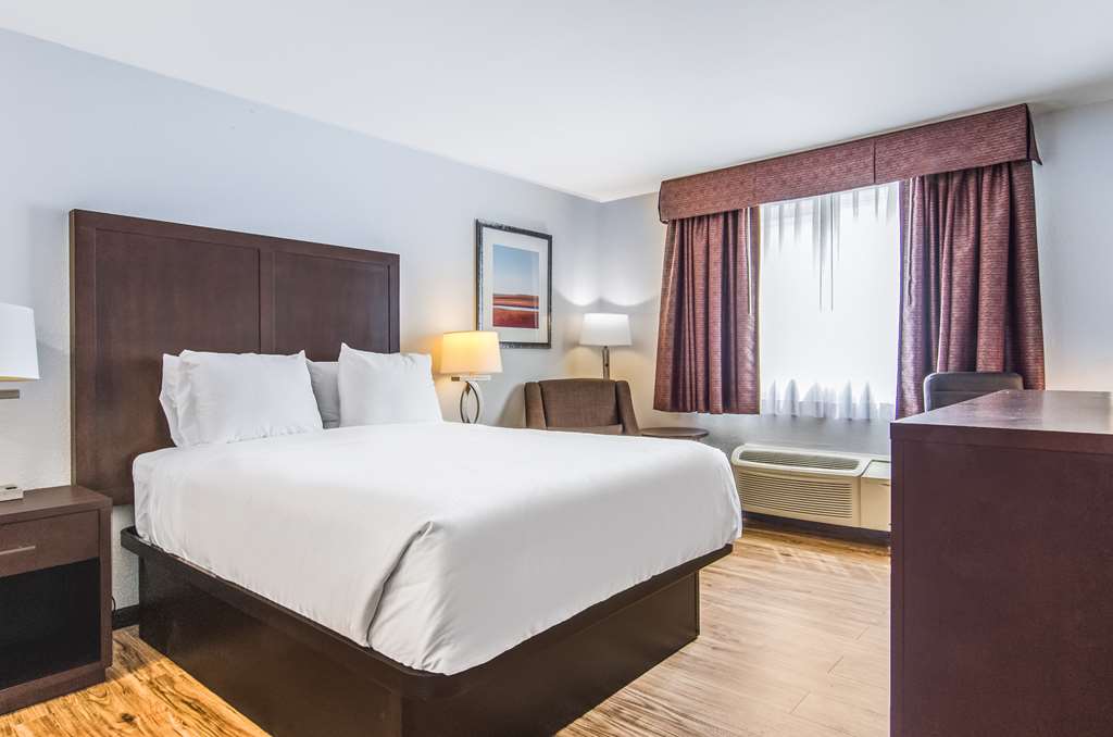 Red Lion Inn & Suites Des Moines - photo 15