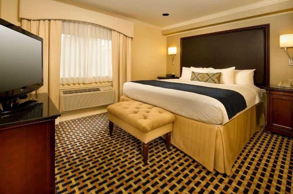 Best Western Plus Puyallup Hotel - photo 14