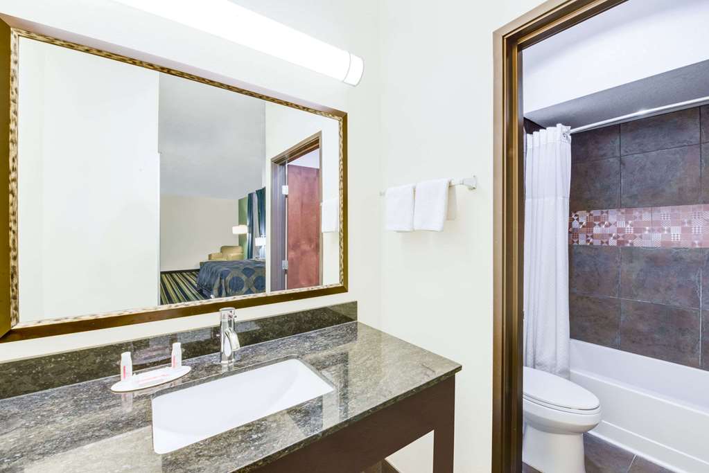 Super 8 by Wyndham Cotulla TX - photo 9