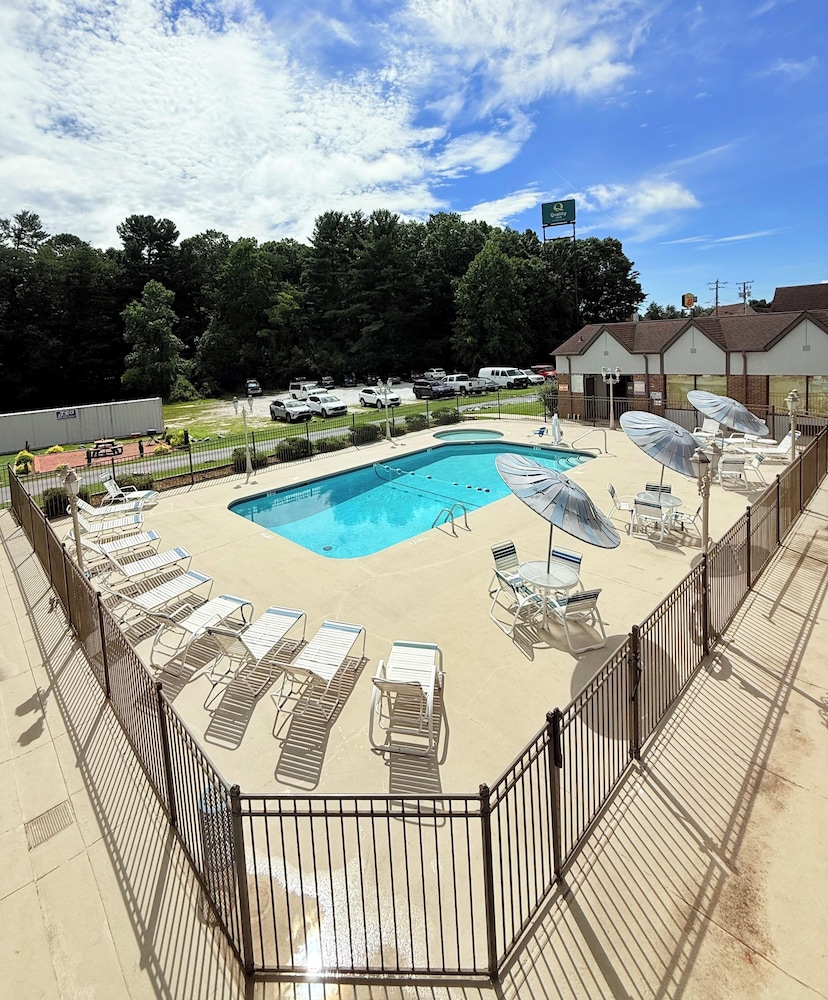 Quality Inn Asheville Airport - photo 26
