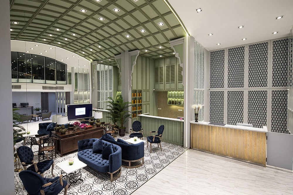 Hotel Tranz — 4-Star Luxury Hotel in Bangkok, Thailand