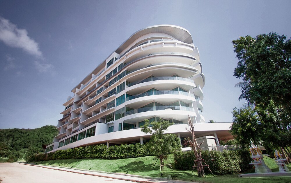 Karon Hill Ark - carbon neutral hotel in Phuket