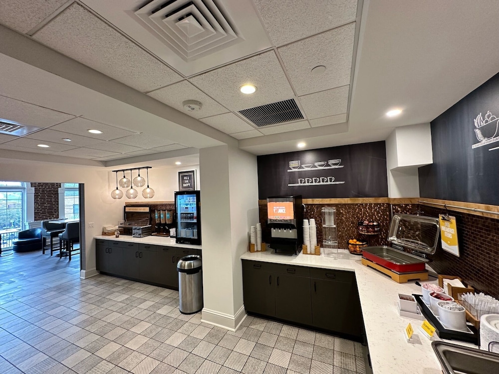 Hampton Inn & Suites Huntington Downtown - photo 19