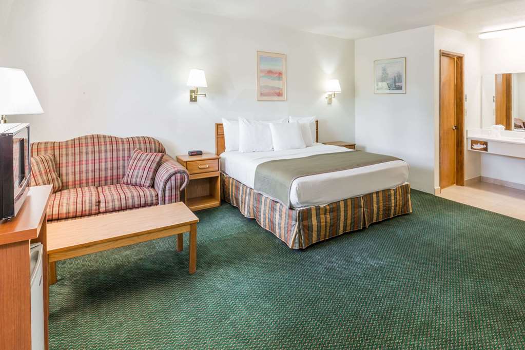 Howard Johnson by Wyndham Roseburg - photo 13
