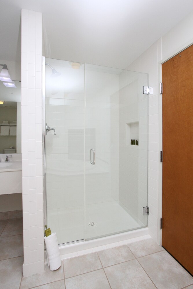 Bay Pointe Inn - photo 29