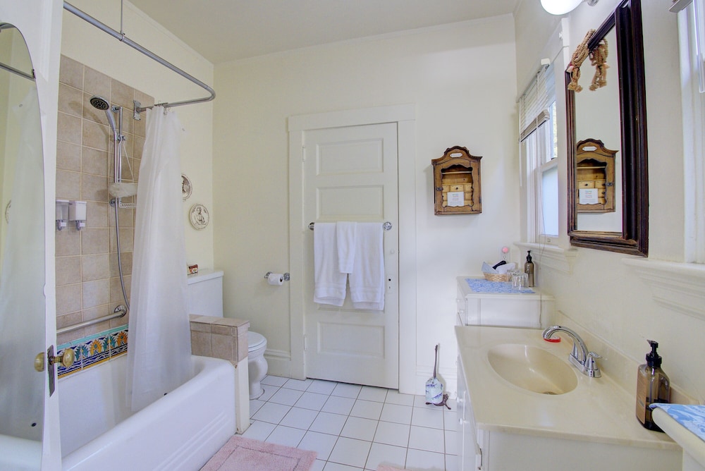 Secret Garden Inn and Cottages - photo 119